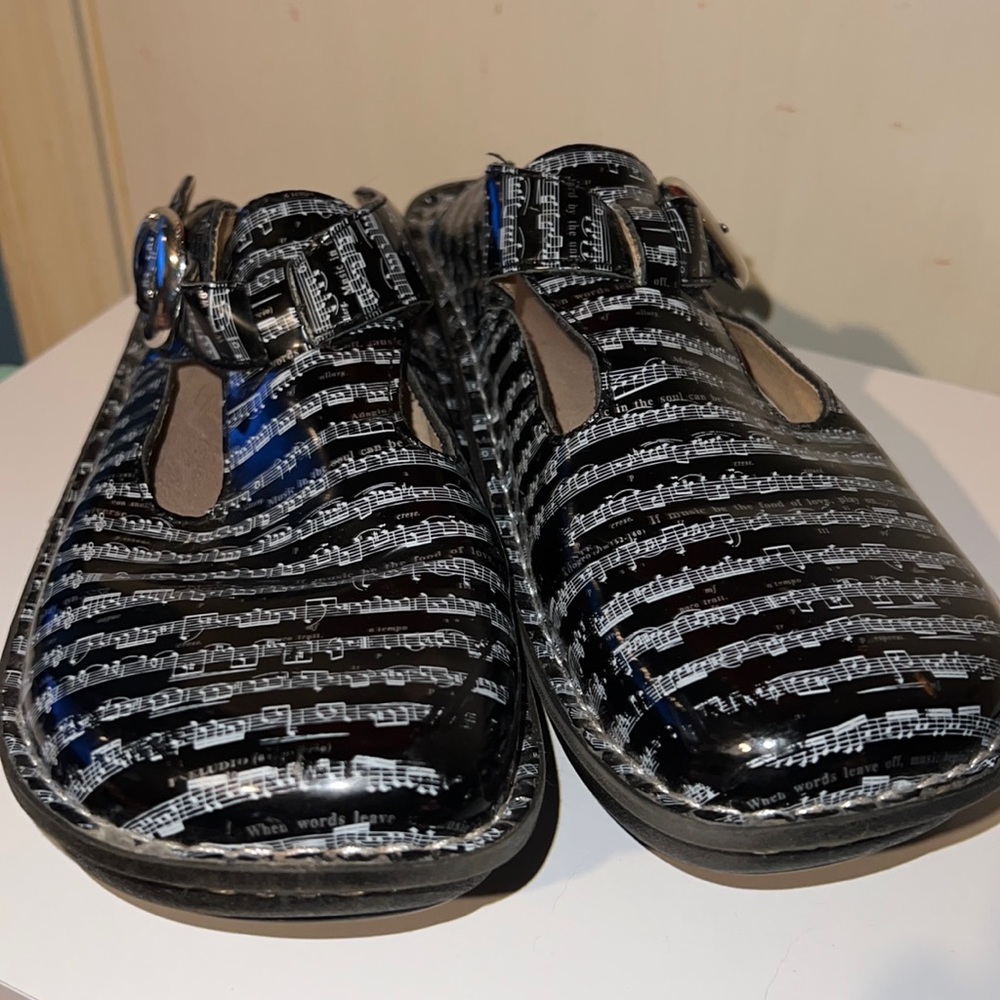 Alegria Shoes. Alegria Mary Janes With Music Notes, Size 37 (7)
